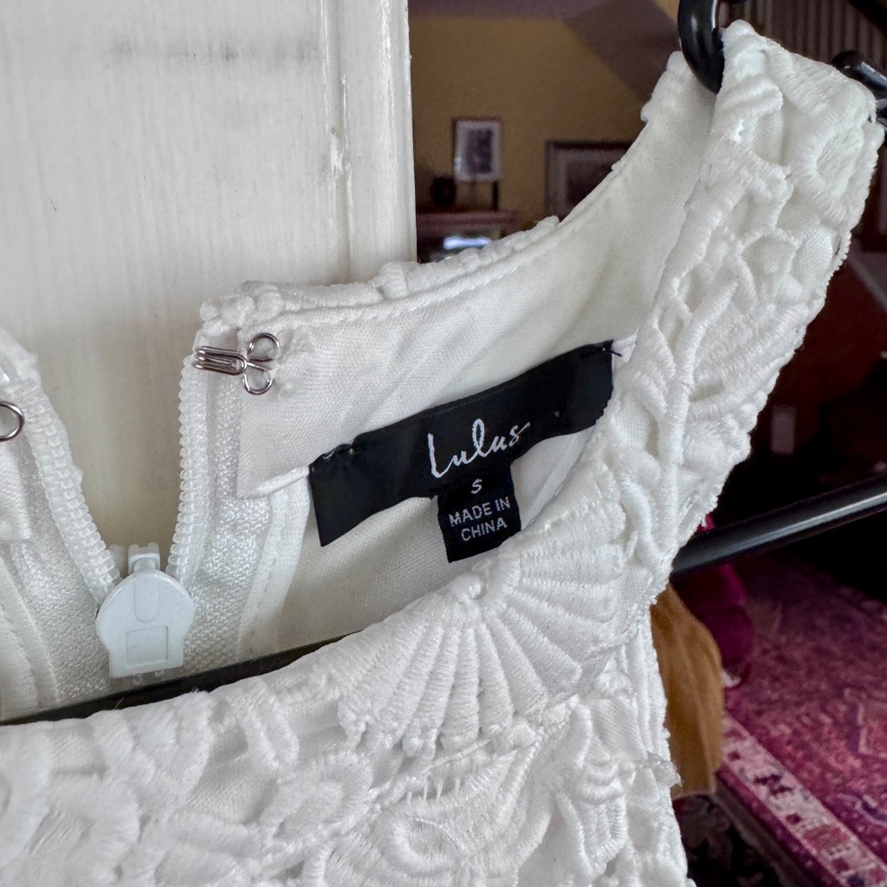 Lulu’s white lace halter neck sleeveless mini Dress in Sz. S Like New - Picture 7 of 8